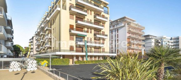 3 Schlafzimmer Penthouse in Jesolo, Italy, Nr. 324252 3