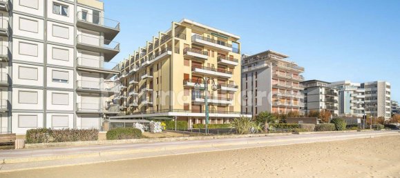 3 Schlafzimmer Penthouse in Jesolo, Italy, Nr. 324252 2