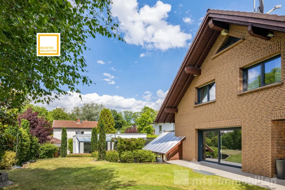 6 bedrooms Bungalow in Main-Taunus, Germany No. 163163
