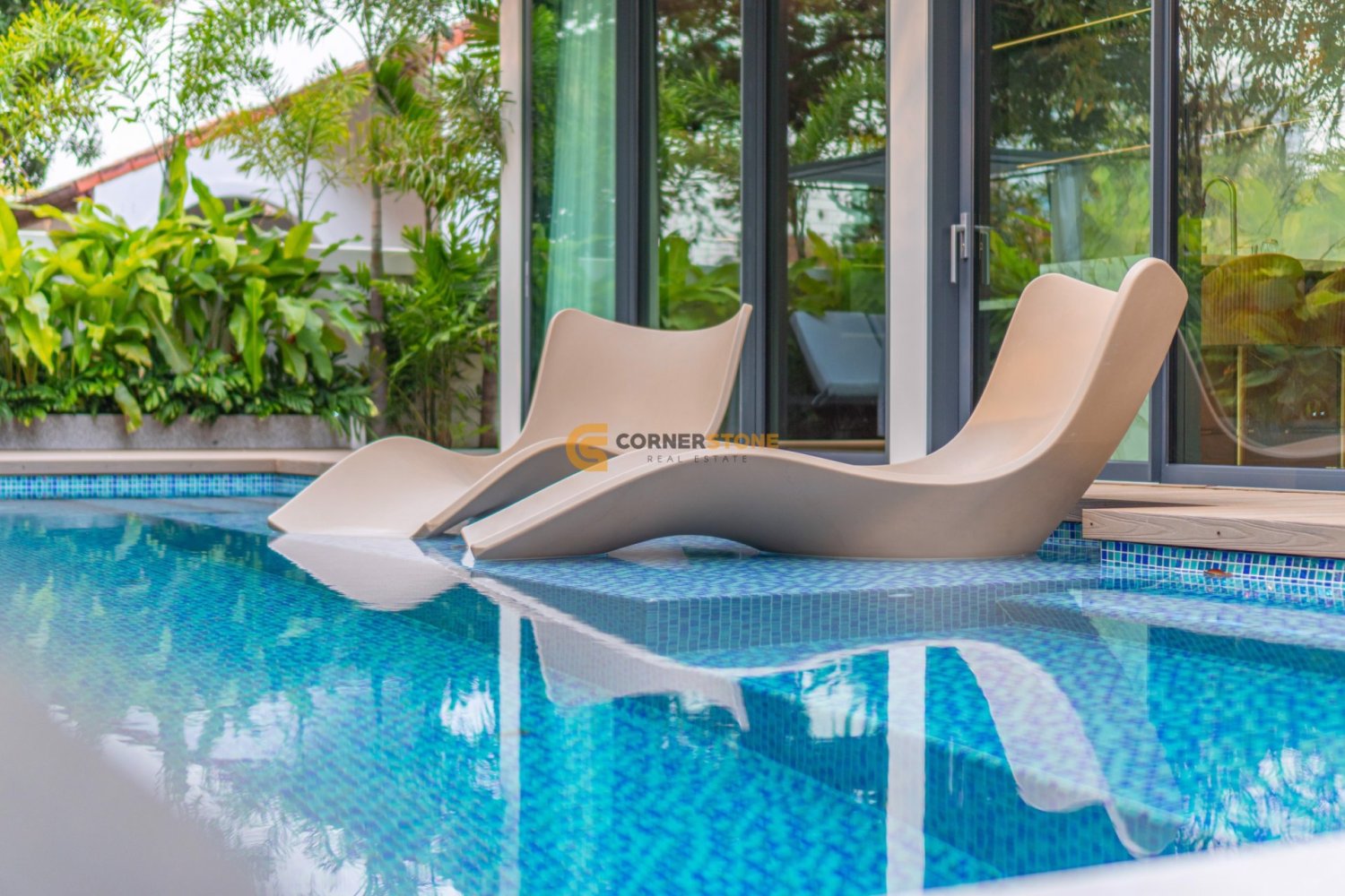 Дом 311м² в Паттайя, Таиланд № 27421