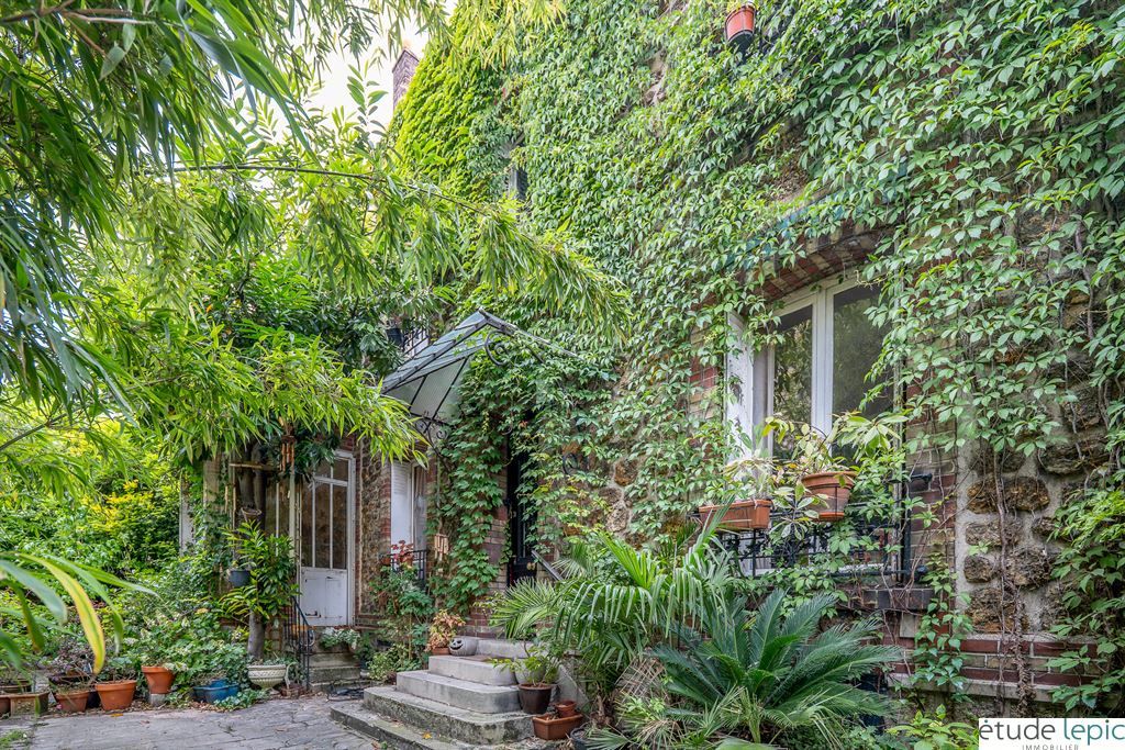 5 bedrooms House in Noisy-le-Sec, France No. 171890