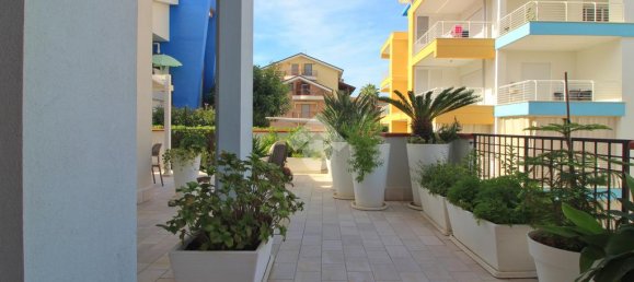 Квартира с 2 спальнями в Джулианова, Италия № 358671 14