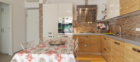 Квартира с 2 спальнями в Джулианова, Италия № 358671 4