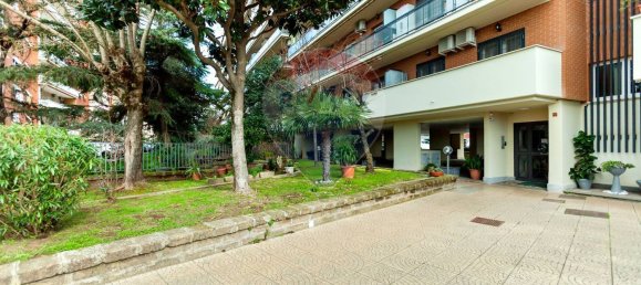 Квартира с 3 комнатами в Рим, Италия № 1902 6