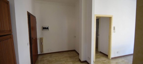 3 rooms Apartment in Piacenza, Italy No. 217002 3