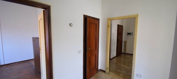 3 rooms Apartment in Piacenza, Italy No. 217002 5