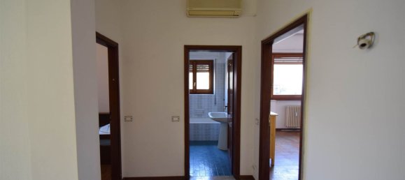 3 rooms Apartment in Piacenza, Italy No. 217002 8