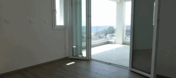 3 bedrooms Apartment in Limassol, Cyprus No. 1982 6