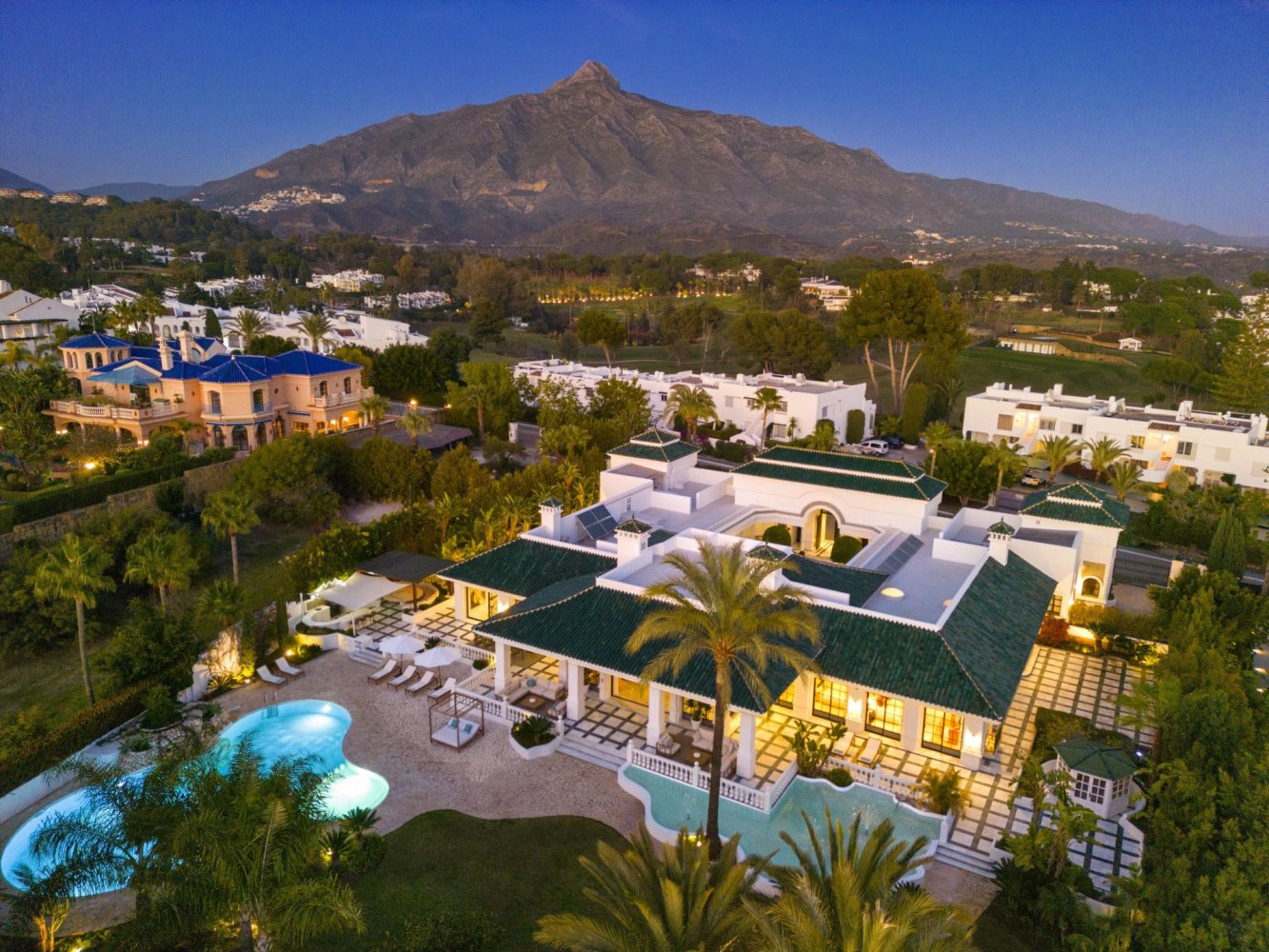 12 bedrooms Villa in Marbella, Spain No. 101559