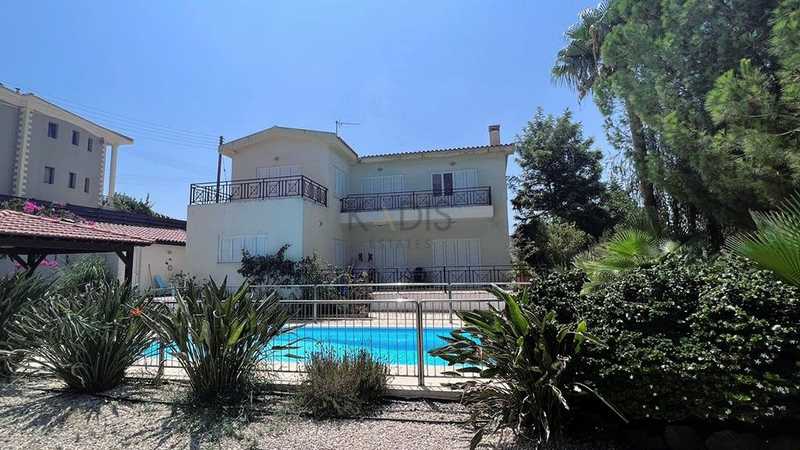 4 bedrooms Villa in Parekklisia, Cyprus No. 15171
