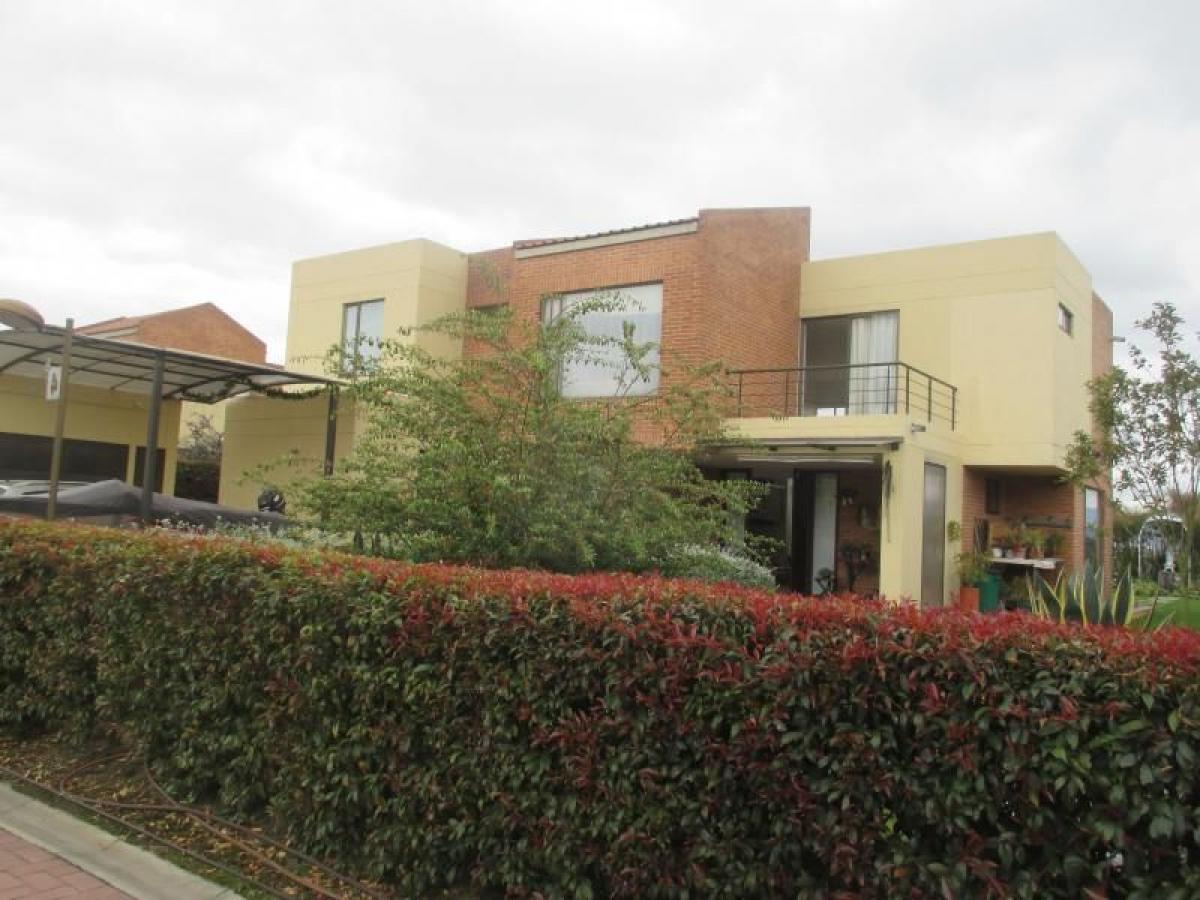 3 bedrooms House in Cundinamarca, Colombia No. 1073