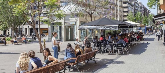 4 bedrooms Apartment in Barcelona, Spain No. 22469 27