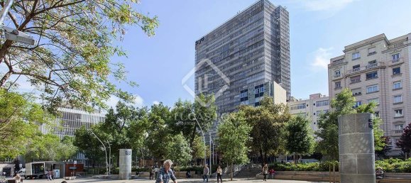 4 bedrooms Apartment in Barcelona, Spain No. 22469 19