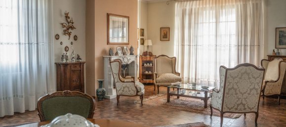 13 rooms Villa in Carrara, Italy No. 51372 2