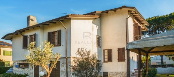 13 rooms Villa in Carrara, Italy No. 51372 43