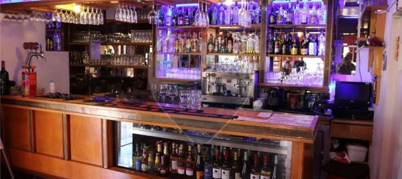 102m² Commercial property in Quarteira, Portugal No. 68014 3