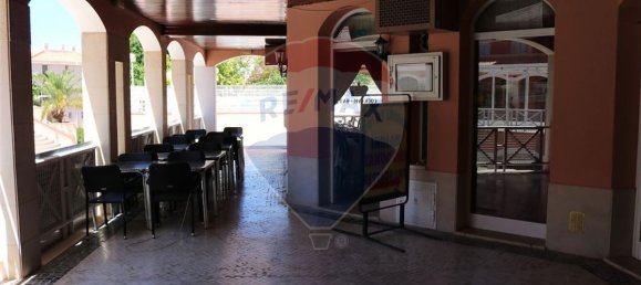 102m² Commercial property in Quarteira, Portugal No. 68014 14