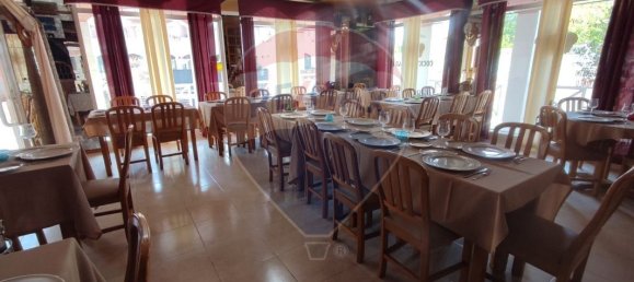 102m² Commercial property in Quarteira, Portugal No. 68014 7