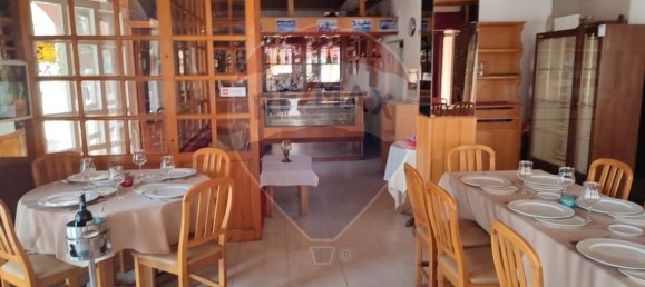 102m² Commercial property in Quarteira, Portugal No. 68014 6