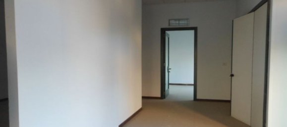 130m² Commercial property in Vairano Patenora, Italy No. 175316 3