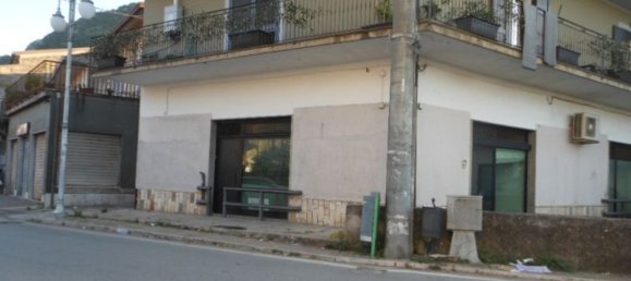 130m² Commercial property in Vairano Patenora, Italy No. 175316 4