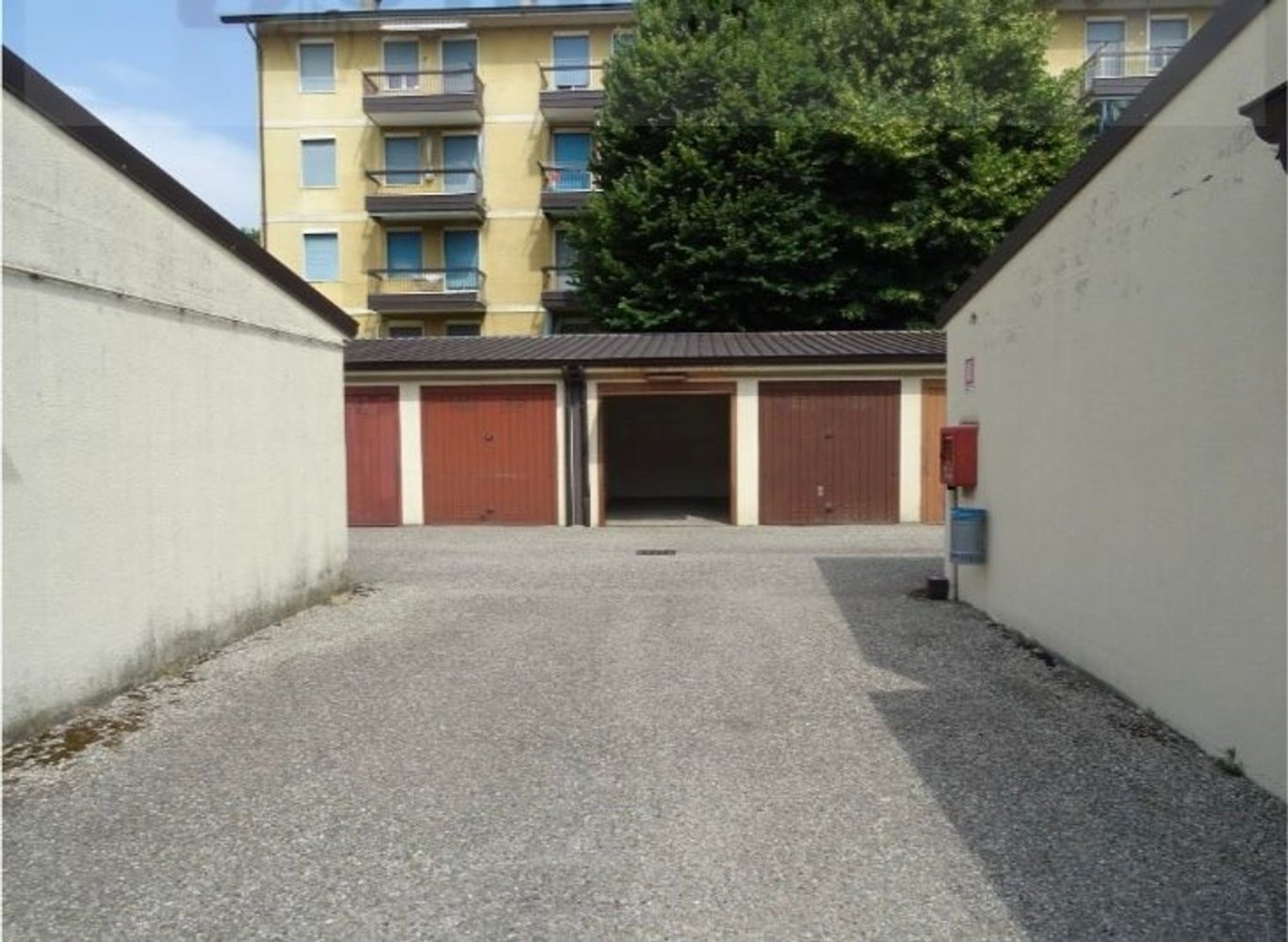  مرآب في Codogno, Italy 14متر مربع رقم 392641