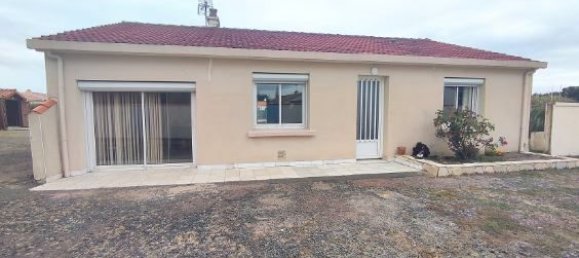 Casa de 3 dormitorios en La Boissiere-de-Montaigu, France No. 363422 2