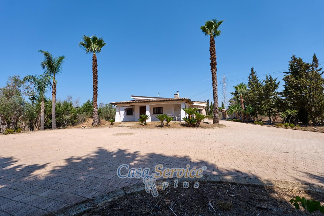 4 rooms Villa in Taviano, Italy No. 231239