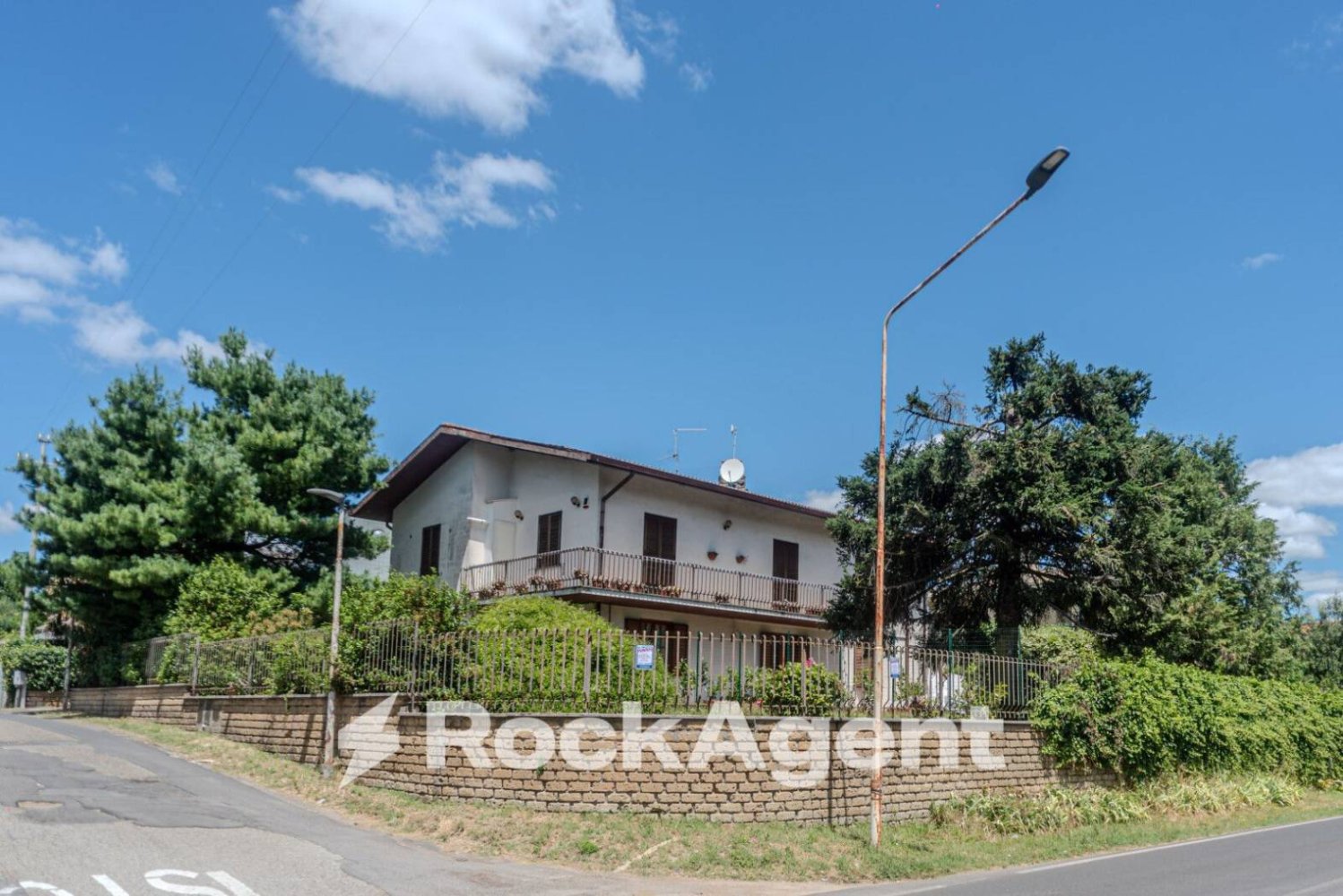 Квартира с 3 спальнями в Аквапенденте, Италия № 262760