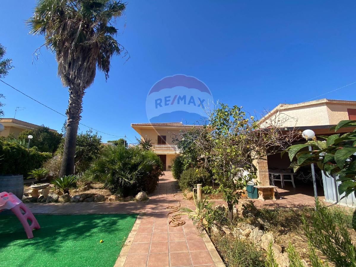 4 bedrooms Villa in Trapani, Italy No. 320324