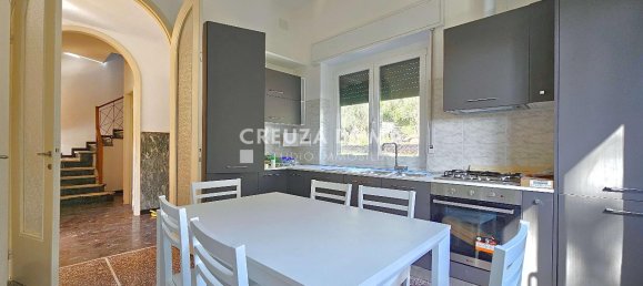 11 rooms Villa in Rapallo, Italy No. 105872 8