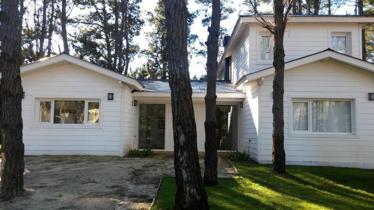 3 bedrooms House in Mar del Plata, Argentina No. 68930