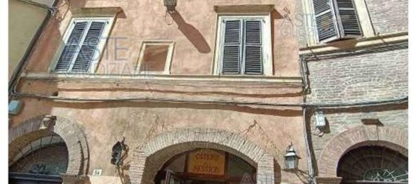 Apartamento de 100 dormitorios en Fabriano, Italy No. 378026 2