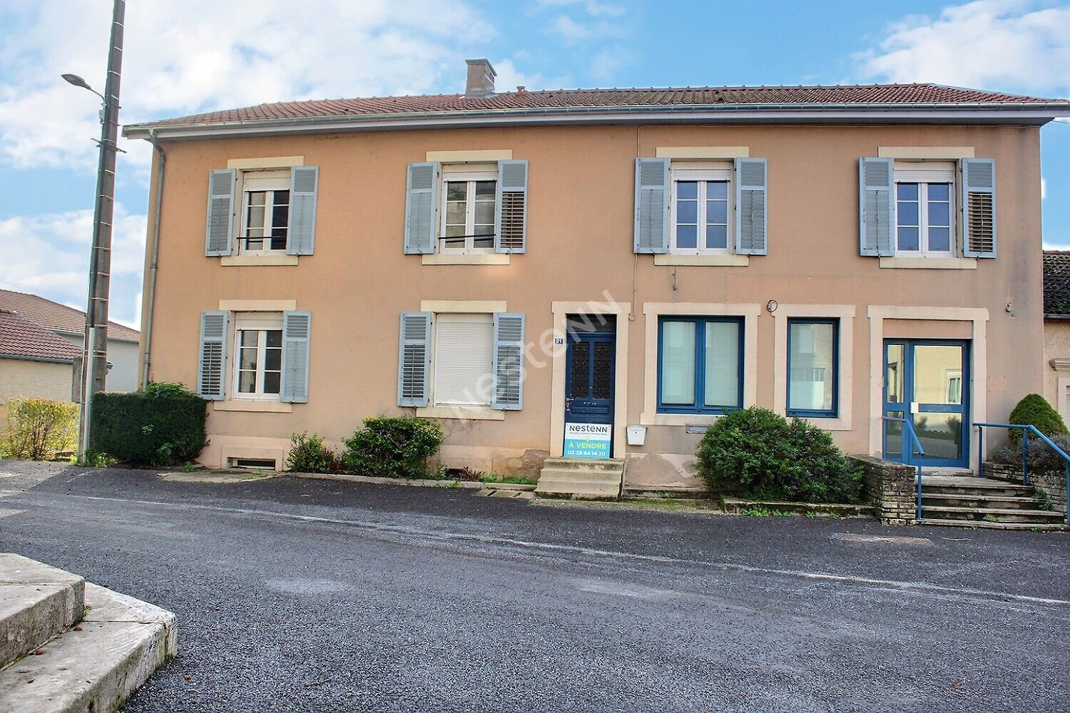 5 bedrooms House in Lacroix-sur-Meuse, France No. 74389