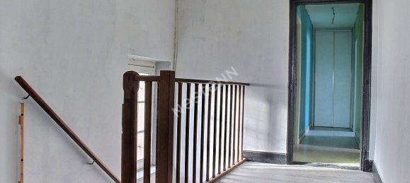 5 bedrooms House in Lacroix-sur-Meuse, France No. 74389 10