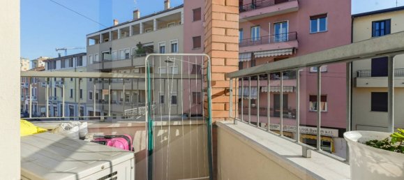 3غرفة شقة في Milan, Italy رقم 242101 15