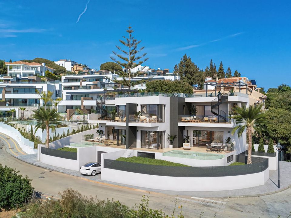 5 bedrooms Villa in Marbella, Spain No. 183921