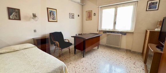 Propiedad comercial de 4 habitaciónes en Matera, Italy No. 23381 22
