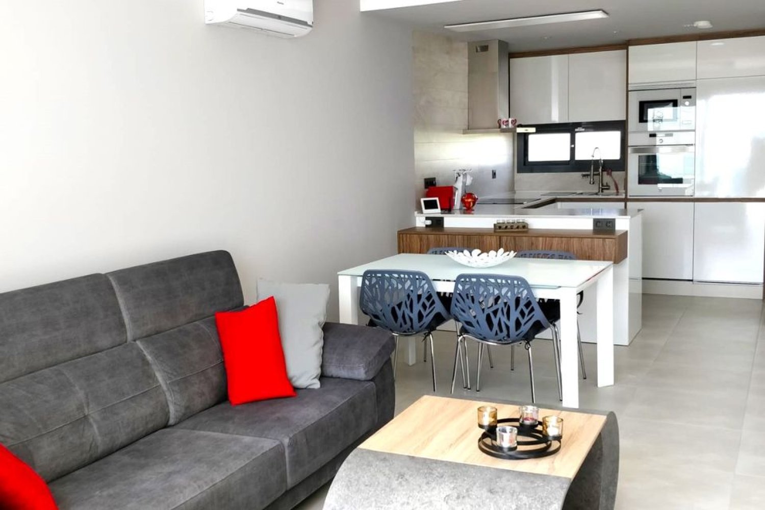 2 bedrooms Penthouse in Guardamar del Segura, Spain No. 93931