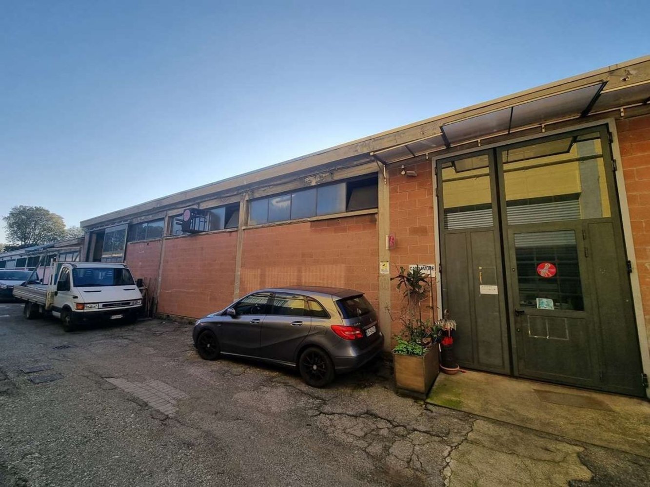 Armazém em Garbagnate Milanese, Italy 250 m² N.º 78848