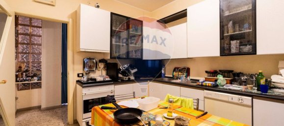 Apartamento de 3 dormitorios en Bari, Italy No. 270524 10