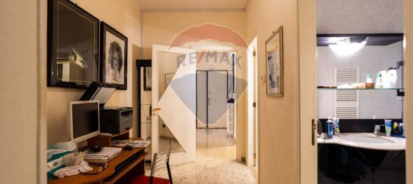 Apartamento de 3 dormitorios en Bari, Italy No. 270524 15