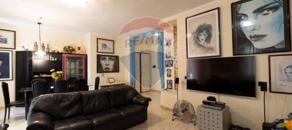 Apartamento de 3 dormitorios en Bari, Italy No. 270524 5