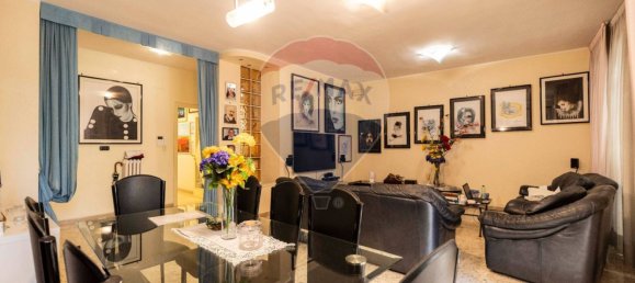 Apartamento de 3 dormitorios en Bari, Italy No. 270524 2