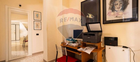 Apartamento de 3 dormitorios en Bari, Italy No. 270524 21