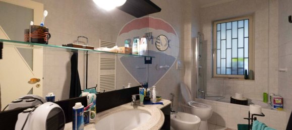 Apartamento de 3 dormitorios en Bari, Italy No. 270524 16