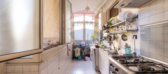 Apartamento de 3 dormitorios en Bari, Italy No. 270524 12