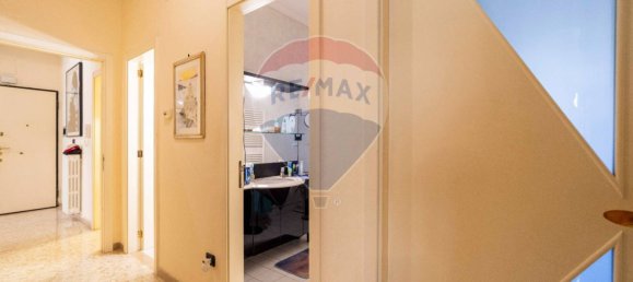 Apartamento de 3 dormitorios en Bari, Italy No. 270524 17