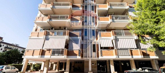 Apartamento de 3 dormitorios en Bari, Italy No. 270524 28