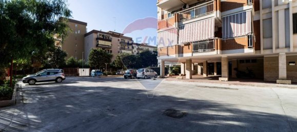 Apartamento de 3 dormitorios en Bari, Italy No. 270524 30